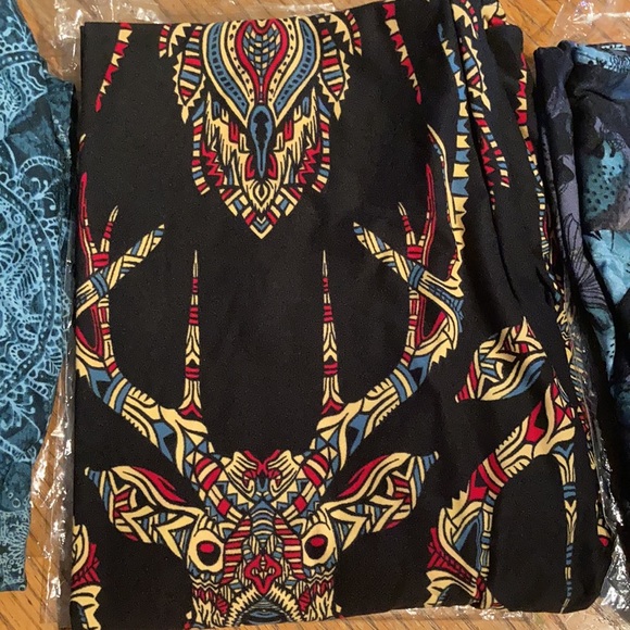 3 brand new pair of leggings - Picture 2 of 3